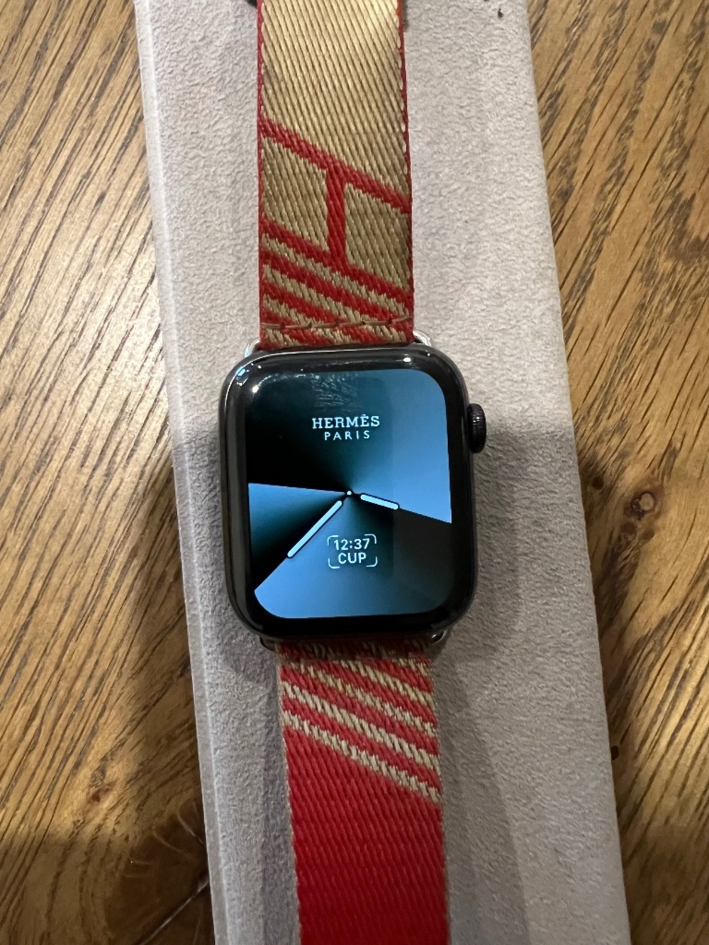Hermes Apple watch series 6 with 2 bands